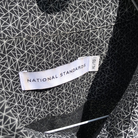 Black graphic design shirt - Picture 2 of 3